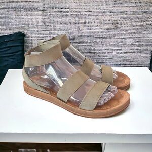 Steve Madden Women’s Olive Green Ankle Strap Sandals Size 8.5